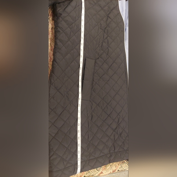 Elegant Black Quilted Hooded Coat - Picture 13 of 15